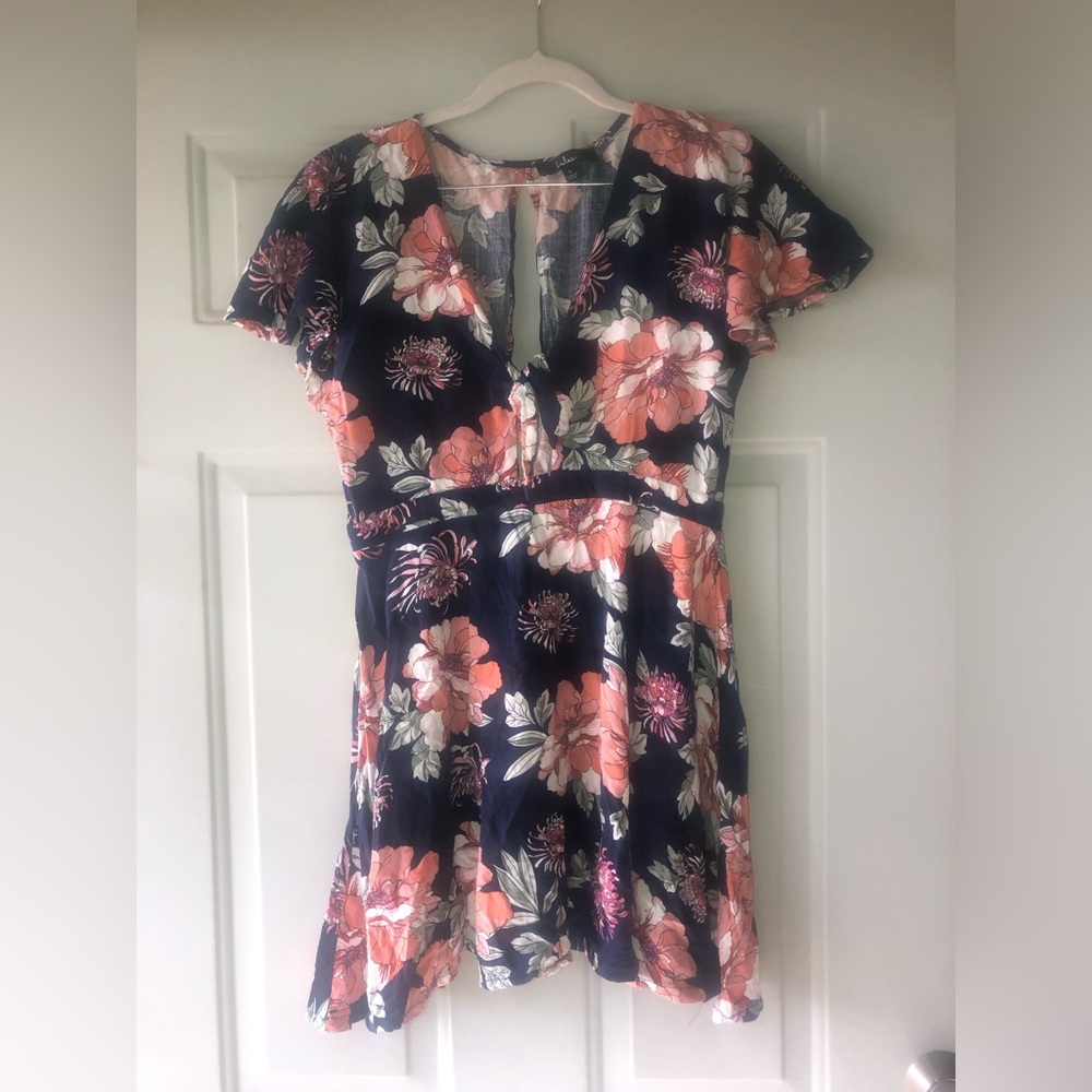 Lulu’s floral keyhole dress size L